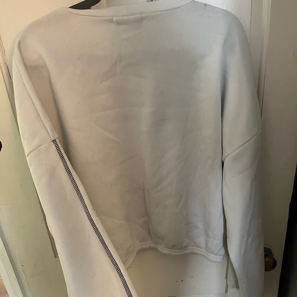 🕊white and black detail pullover🕊 - Picture 2 of 3